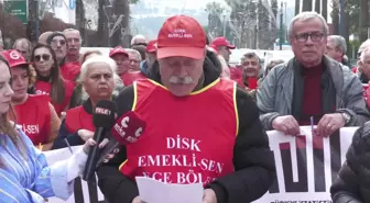 İzmir'de Emekliler Maaş Zamlarını Protesto Etti