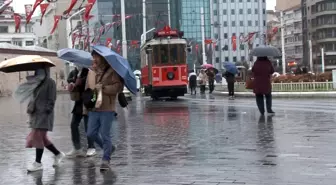 İstanbul'da Soğuk ve Yağışlı Hava Etkisini Sürdürüyor