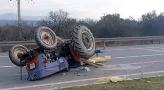 Manisa'da Otomobil ve Traktör Çarpışması: 83 Yaşındaki Sürücü Ağır Yaralandı