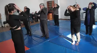 60+ Tazelenme Üniversitesinde Yaşlılara Yoga Eğitimi