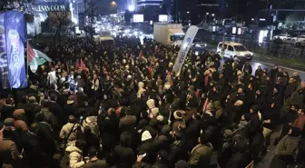 AGD Üyelerinden İsrail'in Saldırılarına Protesto Gösterisi