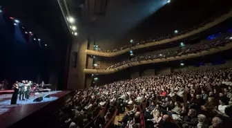 Ahmet Kaya'nın Şarkılarıyla Duygu Dolu Bir Gece