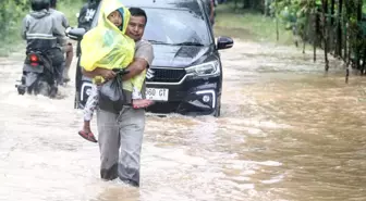 Tanjungpinang'da Şiddetli Yağışlar Sele Neden Oldu