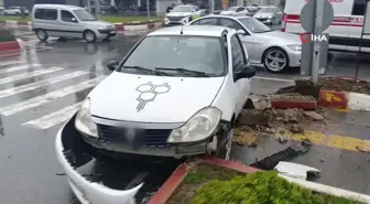 Antalya'da Trafik Kazası: 3 Yaralı