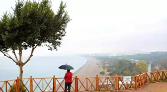 Yağmura Rağmen Antalya Sahili'nde Balık Tutma ve Denize Girme Keyfi