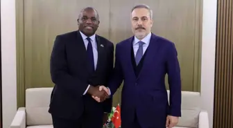 Dışişleri Bakanı Hakan Fidan, Suudi Arabistan'da David Lammy ile Görüştü