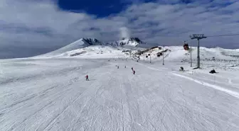 Erciyes Kayak Merkezi, Kış Turizminde Misafirlerini Ağırlamaya Devam Ediyor