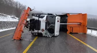 Kırklareli'nde Kar Küreme Aracı Devrildi: 2 Yaralı