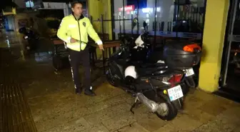 Antalya'da Motosiklet ile Otomobil Çarpıştı: 2 Yaralı