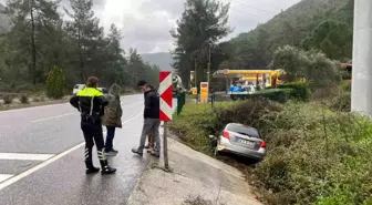 Marmaris'te Otomobil Kanalda Uçtu, 1 Yaralı