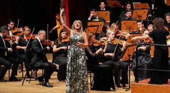 Sinead Campbell Wallace, İstanbul'da İlk Konserini Verdi