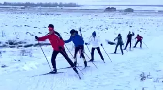 Yüksekovalı Sporcular Dondurucu Havaya Rağmen Kayaklı Koşu İçin Çalışıyor