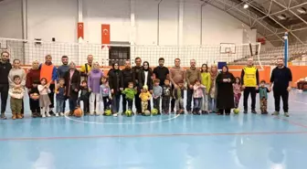 Bayburt'ta Anaokulu Öğrencileri Babalarıyla Spor Yaptı