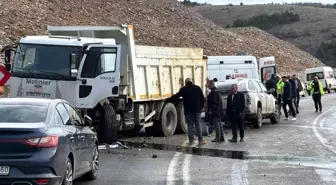 Kırşehir'de Buzlanma Nedeniyle Trafik Kazası: 4 Yaralı