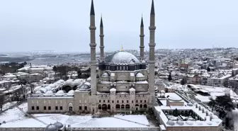 Edirne'de Kar Yağışı Tarihi Yapıları Beyaz Örtüyle Kapladı