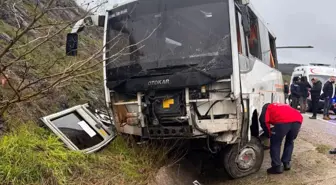 Gönen'de Servis Aracı Kazası: 25 Yaralı, 17 Si Taburcu Edildi