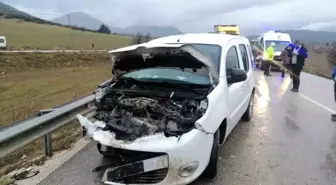 Isparta'da Midibüs ile Polis Aracı Çarpıştı: 2 Polis Yaralı