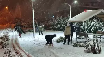 Keşan'da Kar Yağışı Çocukları Sevindirdi, Sürücüler Zor Anlar Yaşadı