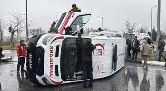 Kütahya'da Ambulans ile Otomobil Çarpıştı: 4 Yaralı