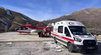 Van'da Hamile Kadınlar Ambulans Helikopterle Hastaneye Sevk Edildi