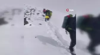 Ağrı Dağı'na Tırmanmak İsteyen Çekyalı Dağcılar Fırtına Nedeniyle Geri Dönmek Zorunda Kaldı