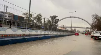 Antalya Aksu'da Sağanak Yağış Hayatı Olumsuz Etkiledi