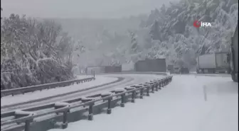 Çanakkale'de Kar Yağışı Nedeniyle Trafik Kontrollü Olarak Sağlanıyor