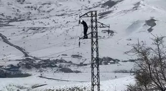 Muş'ta Kış Koşullarına Rağmen Elektrik Arızalarına Müdahale