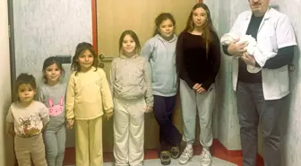 40 Yaşındaki Anne, 9. Bebeğini Dünyaya Getirdi