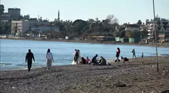 Alanya'da Fırtına Sonrası Sıcak Hava Plajları Doldurdu