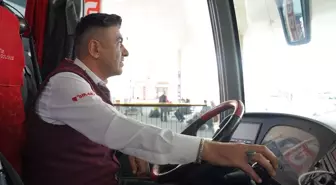 Adıyaman'da Otobüs Yolcularına Etsiz Çiğ Köfte İkramı