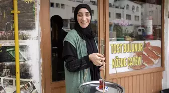 Gümüşhane'de Tek Kadın Çay Ocağı İşletmecisi Müşterilerine Nazik Davranmayı Öğretiyor