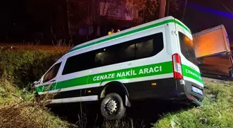 Cenazeye Giden Minibüs Sulama Kanalına Düştü: 10 Yaralı