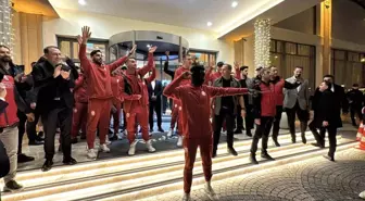 Galatasaray Mersin'de Taraftar Coşkusuyla Karşılandı