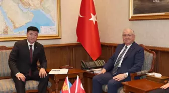 Yaşar Güler ve Moğolistan Savunma Bakanı Sandag İkili Görüşme Gerçekleştirdi