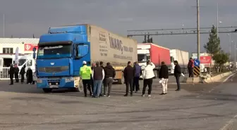 Kilis Öncüpınar Sınır Kapısı'nda Tır Yoğunluğu: Şoförler Çözüm Bekliyor