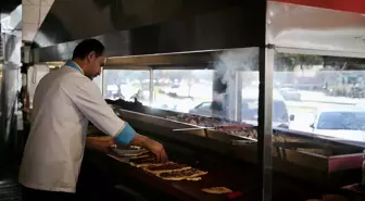 Adana'da Öğrencilere Kebap İkramı