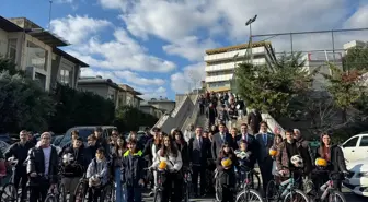 15 Temmuz şehidinin babasından başarılı öğrencilere bisiklet hediyesi