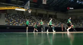 İzmit'in kadın basketbolcuları rotayı Nesibe Aydın maçına çevirdi