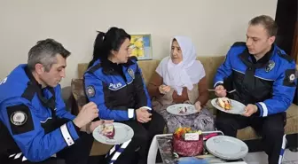 Polisten 81 Yaşındaki Kadına Doğum Günü Sürprizi