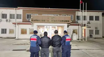 Kuşadası'nda Düzensiz Göçmen Operasyonu: 30 Göçmen ve İki Kaçakçı Tutuklandı