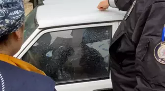 Polis derin uykudaki genci otomobili sallayarak uyandırdı