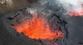 Kilauea Yanardağı'nda Lav Püskürtmeye Devam Ediyor