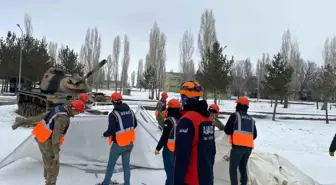 Ağrı'da AFAD ve Kızılay, Askerlere Çadır Kurma Eğitimi Verdi