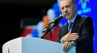 Cumhurbaşkanı Erdoğan'ın keyifli anları! Çalan şarkıya uzun uzun eşlik etti