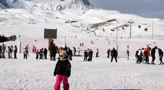 Erciyes Kayak Merkezi Yarı Yıl Tatilinde Yoğun Ziyaret Aldı