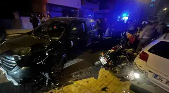 Aydın'da Motosikletler ile Otomobil Kafa Kafaya Çarpıştı: 3 Yaralı