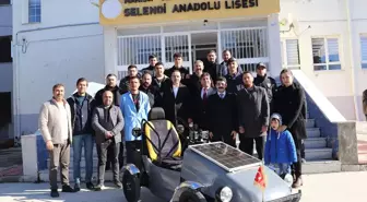 Selendi'de Öğrencilerden Güneş Enerjili Elektrikli Otomobil