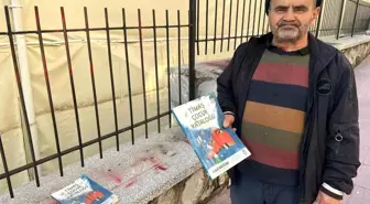 Çöpten Bulduğu Kitap ve Giysileri İhtiyaç Sahiplerine Ulaştırıyor