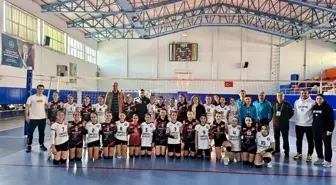 Germencik Kaymakamı, Voleybol Maçında Genç Sporculara Destek Verdi